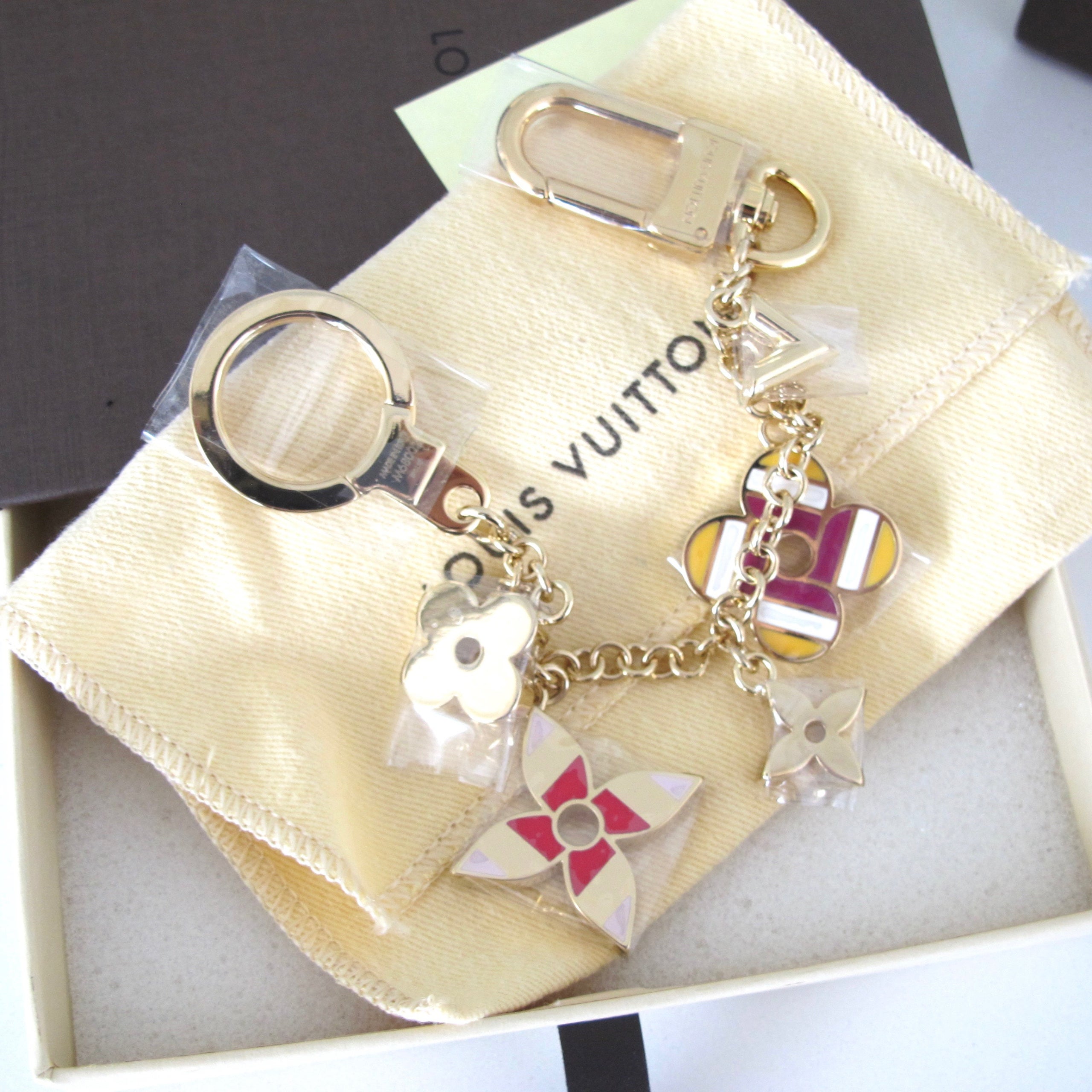 LOUIS VUITTON Pop Flower Key Charm 50385